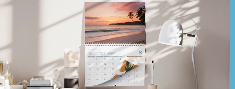 Calendare de perete cu spirală la mijloc